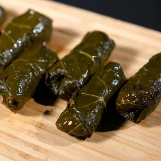 ტოლმა ვაზის ფოთოლში