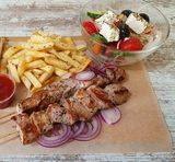 Frigarui de vită + Salată grecească + Pepsi