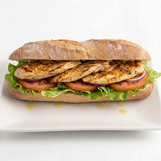 Bocadillo De Pollo Con Ensalada