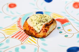 Pizzetta (pomodoro, tuma)