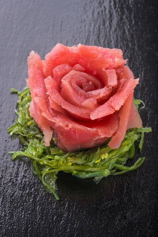 35.Сашими тон (130г)