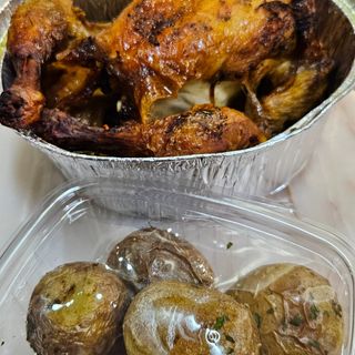 Pollo asado (entero) con patatas