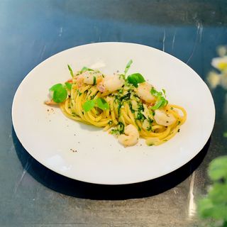 Spaghetti aglio olio i krewetkami