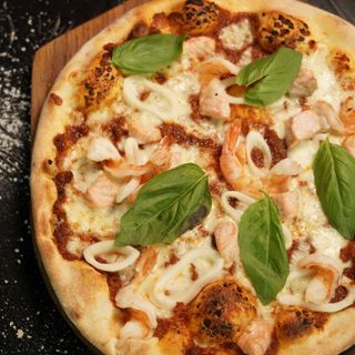 Pizza z owocami morza