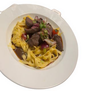 Tagliatelle a la huancaína con lomo saltado