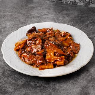 Ternera Con Bambú Y Setas Chinas