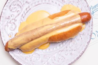 Hot dog, doppio cheddar cheesedog