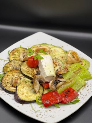 Salata od pečenog povrća sa sirom