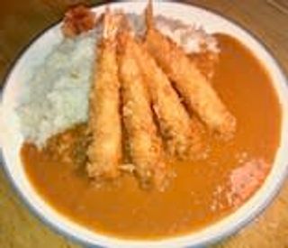 176A. Langostino empanado frito con salsa curry y arroz ebi