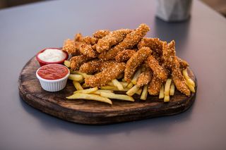 Pohovani pileći štapići u susamu