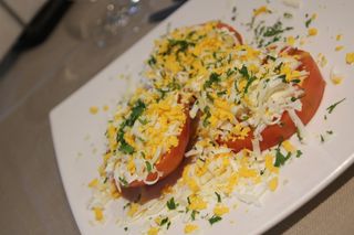 Салата Розови домати под шуба (250г)