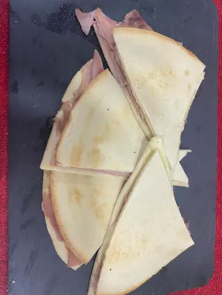 Piadina De Jamón Dulce Y Mozzarella