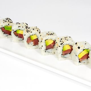 Uramaki tuna avocado