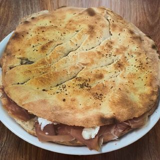 Focaccia ripiena c