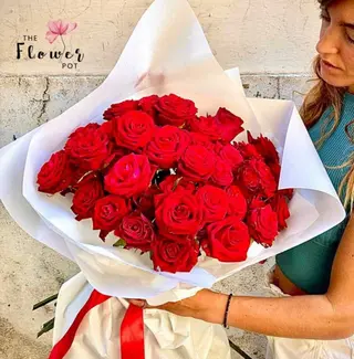 Bouquet rose rosse con 30 rose rosse a stelo lungo e inCarto bianco