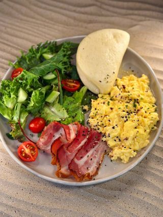 Mic dejun with bacon