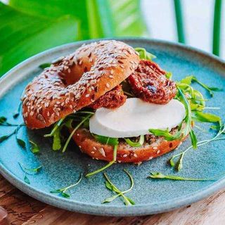Bagel Caprese