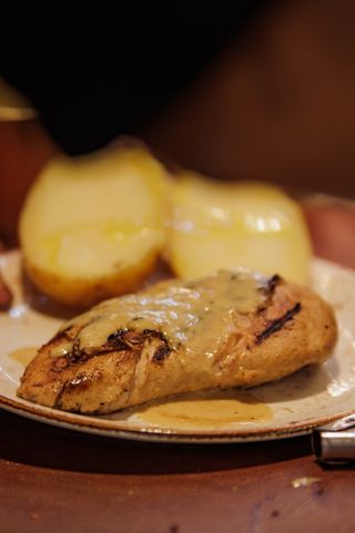 Pechuga de pollo a las finas hierbas