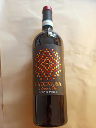 Vino rosso cademusa