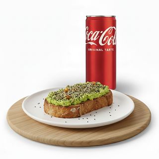 Avocado toast + Lattina Coca-Cola