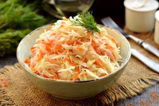 Салат з квашеної капусти