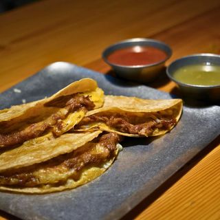 Tacos de Pulled Pork con queso