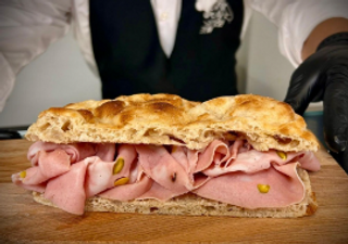 Schiacciata Clásica Con Mortadella (Entera)