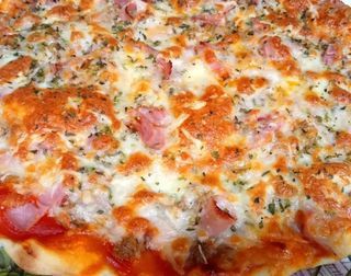 Pizza De Jamón Y Atún