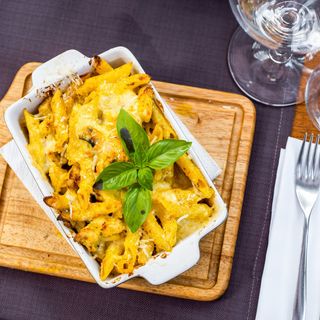 Penne al Forno cu pui şi ciuperci