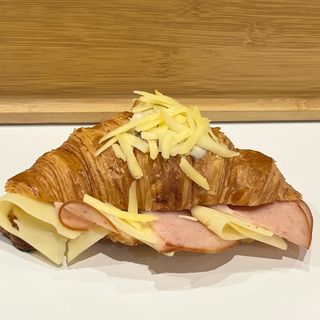 Croissant jambon fromage