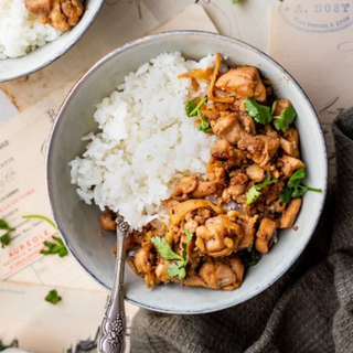 Cơm gà xào hành tây