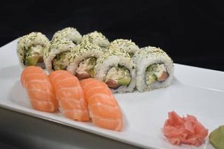Dashi Salmon 3 & Roll (304g)