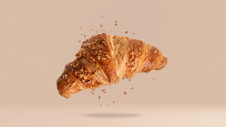 Croissant z czekoladą i orzechami