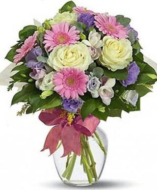 Bouquet con rose, gerbere e fiori misti