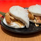 NEW!! Baos de gambas en tempura y salsa Chilimayo