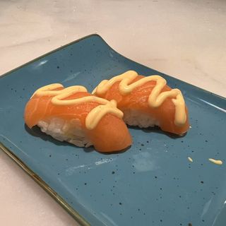 62A.Nigiri De Salmón Con Mayonesa Picante (2 Pzs.)
