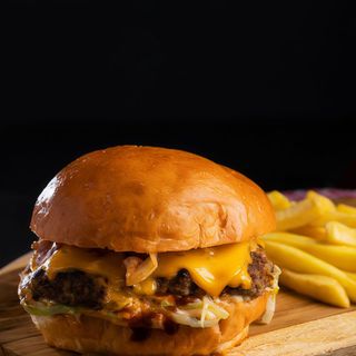 Burger Menorca  ( con patatas fritas)