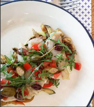 Filetto di spigola al vapore con julienne di verdure alla griglia