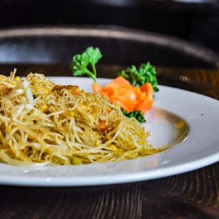 Spaghetti di riso con frutti di mare