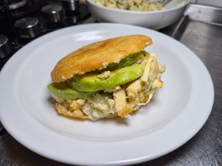 Arepa Rellena De Pollo (1 Ud.)