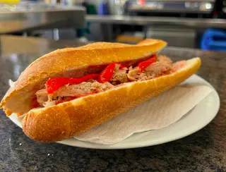 Bocadillo De Atún Con Pimiento