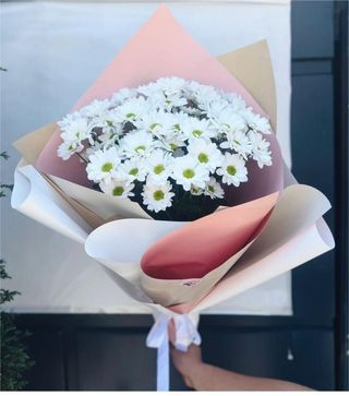 პიონის სტილის სპრეი ვარდები