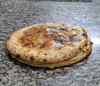 Focaccia ripiena  gustosa + pepsy lattina 