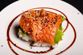 38. Chirashi salmone