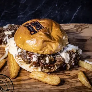 The Special Luca's Grill Burger