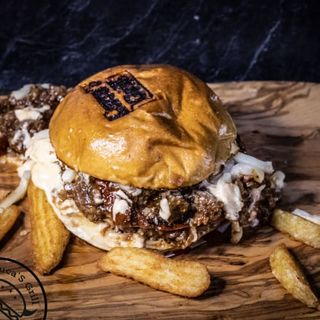 The Special Luca's Grill Burger