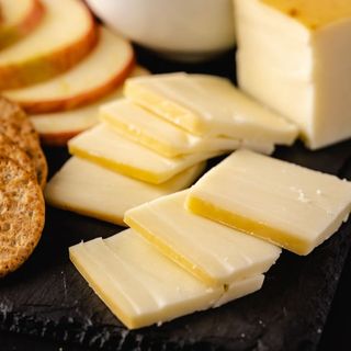 შებოლილი ყველი