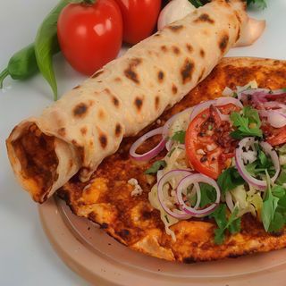 Lahmacun De Ternera Con Ensalada