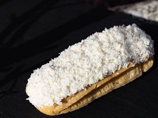 Еклер кокосовий