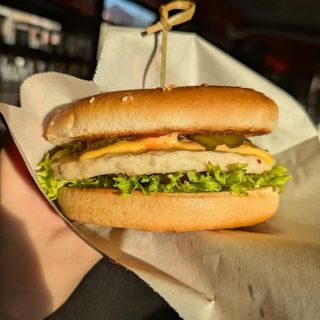 Бургер з куркою (300г)